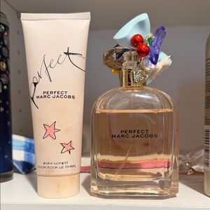 Marc Jacobs Perfect Perfume and Lotion Set - Cream and Gold